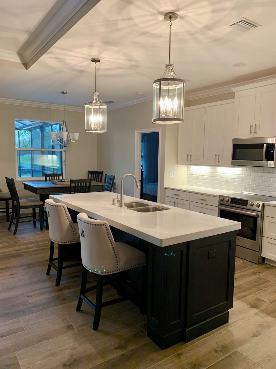 Kitchen (seats 2 at counter) and breakfast nook (seats 6).