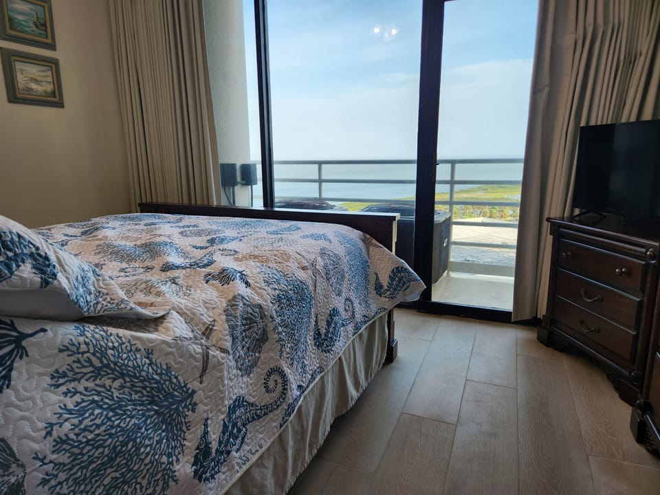bedroom 2 with and balcony and beautiful ocean view