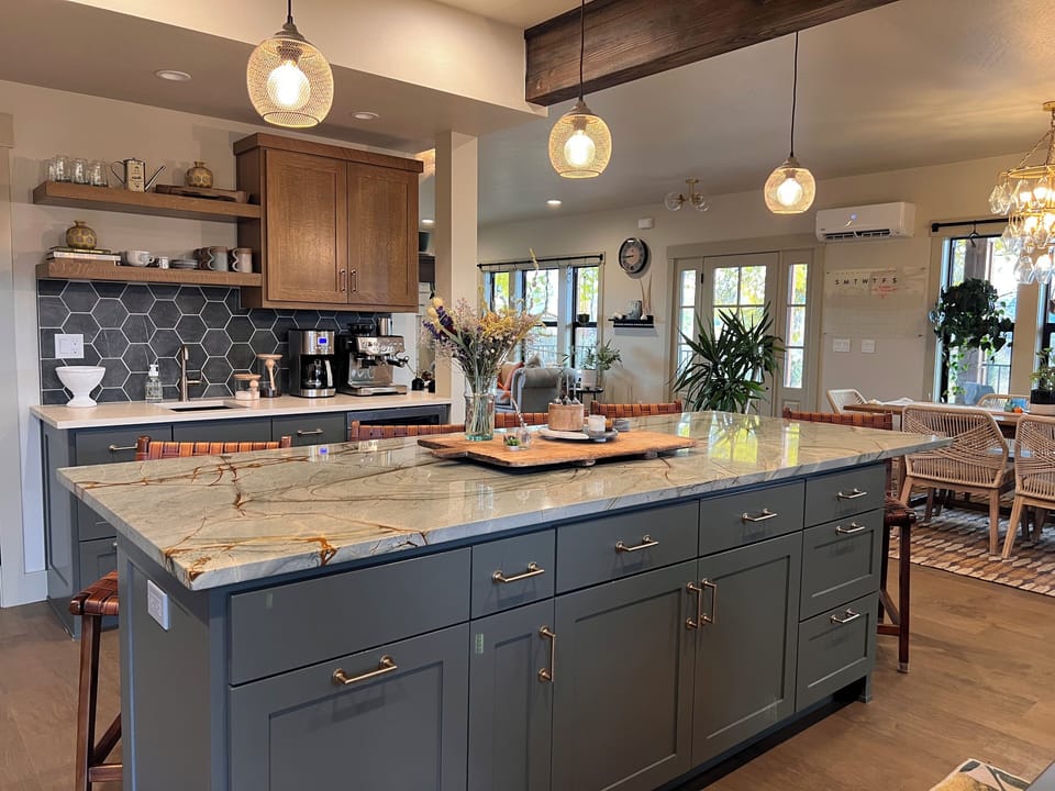 Open kitchen and dinning area