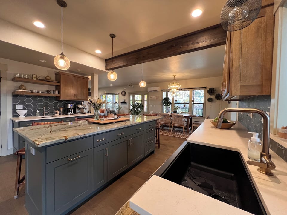 Open kitchen and dinning area