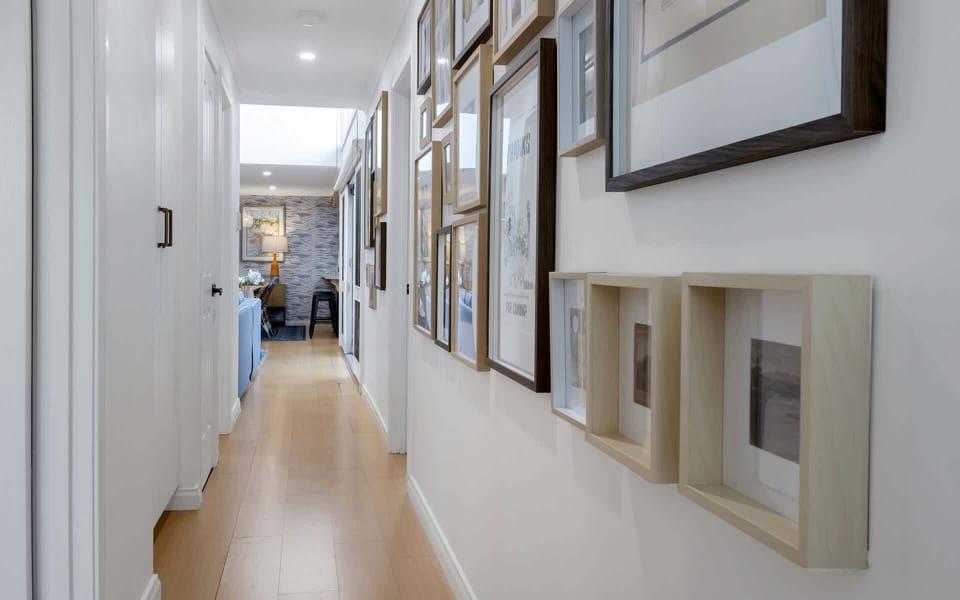 Hallway leading to bedrooms 