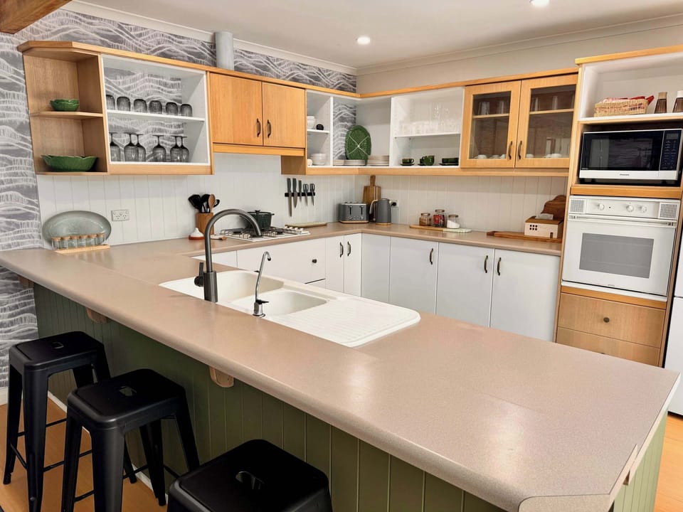 Plenty of bench space in kitchen