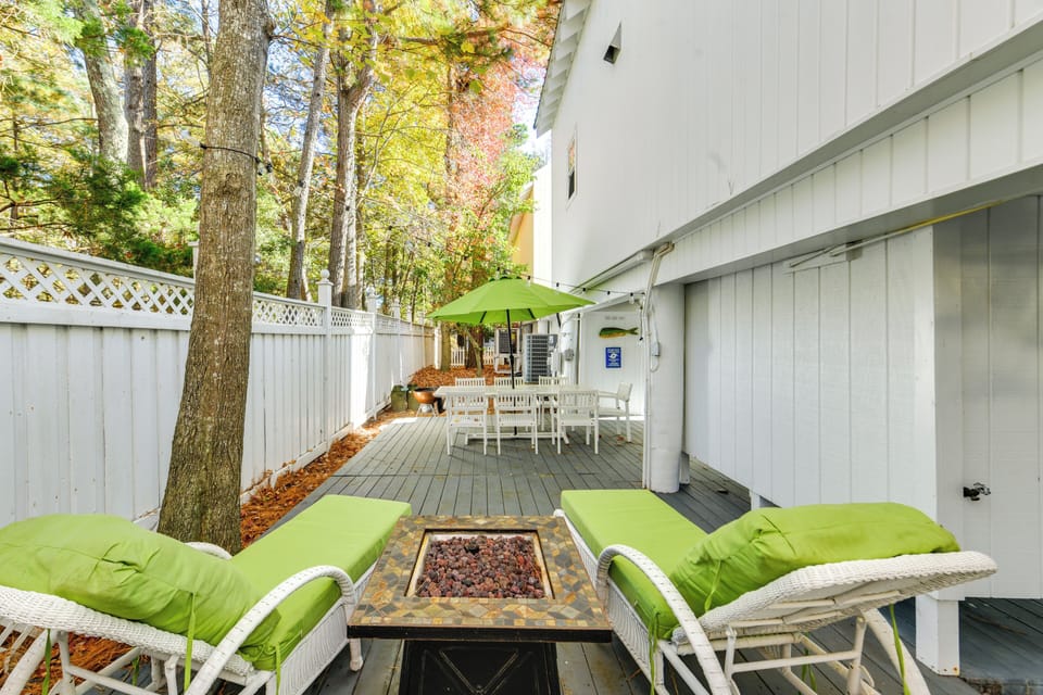 Deck | Dining Area | Lounge Chairs | Gas Fire Pit