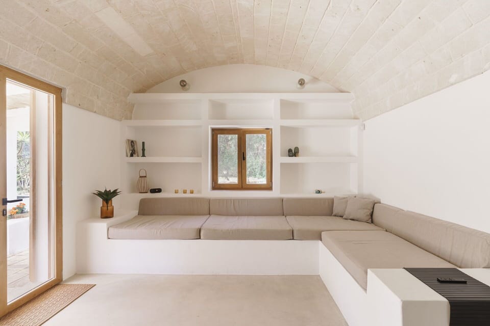 Wall, Interior Design, Flooring, Wood, Floor, Furniture, Ceiling, Architecture, Home, Room