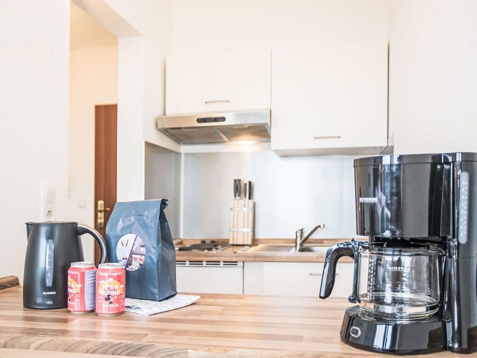 Kitchen Appliance, Home Appliance, Interior Design, Small Appliance, Kitchen, Furniture, Countertop, Tableware, Major Appliance, Room