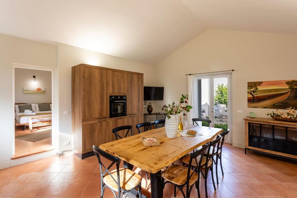 Dining Room, Kitchen