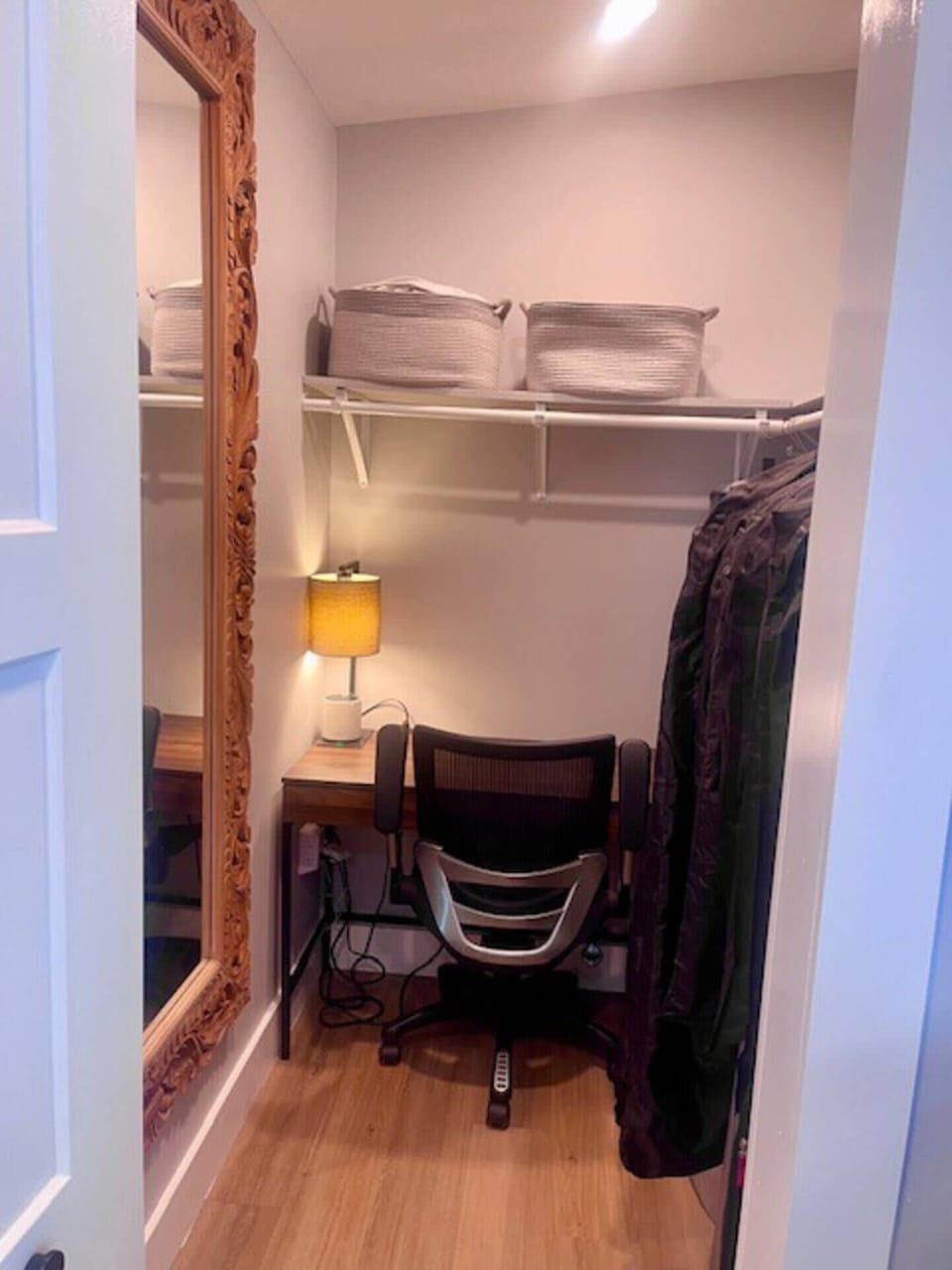 A private work desk with ergonomic chair is available in the spacious walk in closet. 1GB/Sec WiFi provided to ensure you can work without any interruptions. 