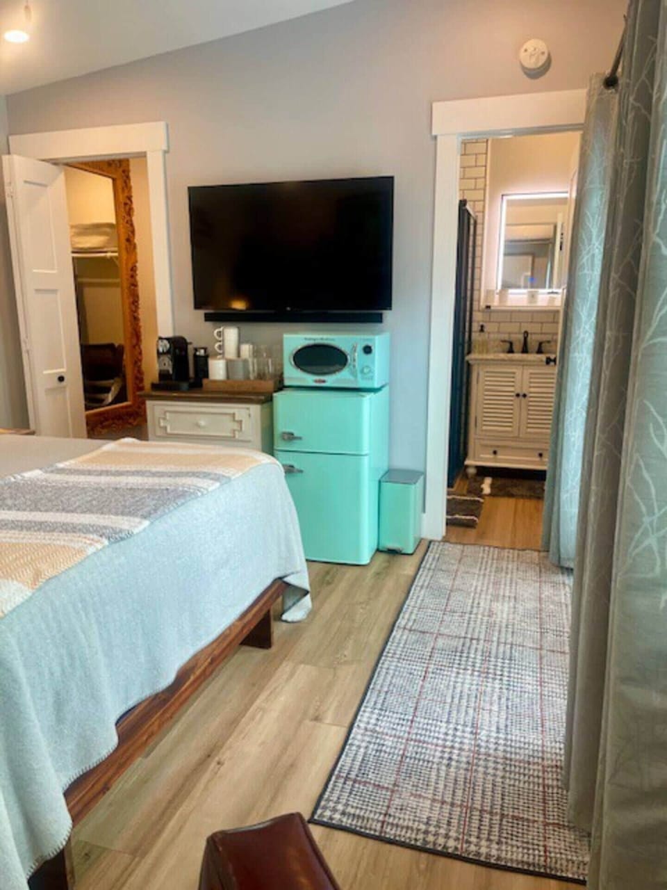 The studio offers many amenities including a kitchenette featuring a mini-fridge, microwave, Nespresso coffee machine w/pods & mugs, utensils, plates, drinking glasses, smart TV w/sound bar, private bathroom w/shower, closet, desk and a pool view 