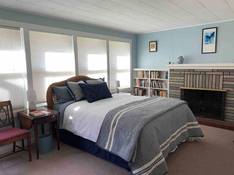 Curl up with a good book from our petite library while you enjoy the abundant natural light.
