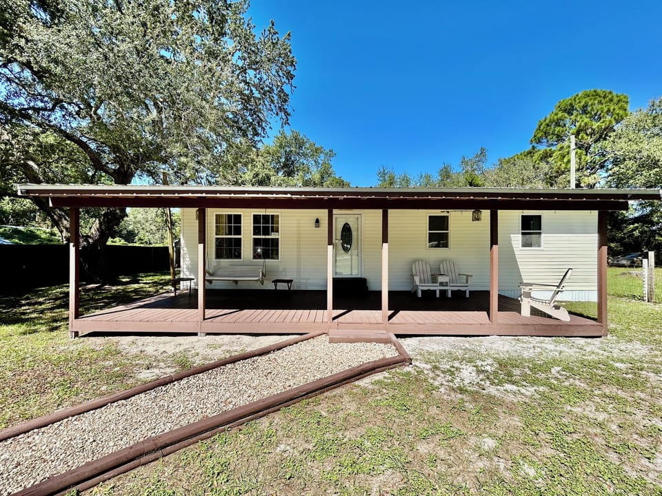 Exterior of Southern Breeze