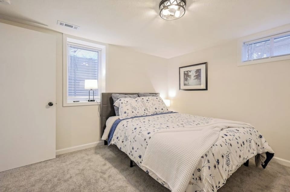 Queen bedroom with smart TV and comfortable bedding