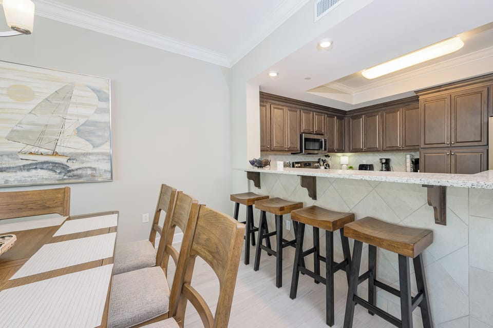 Wake up with morning coffee at the breakfast bar and get ready for a beach day in this stylish space
