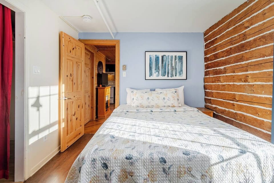 Bedroom 2 (Queen bed) (3)