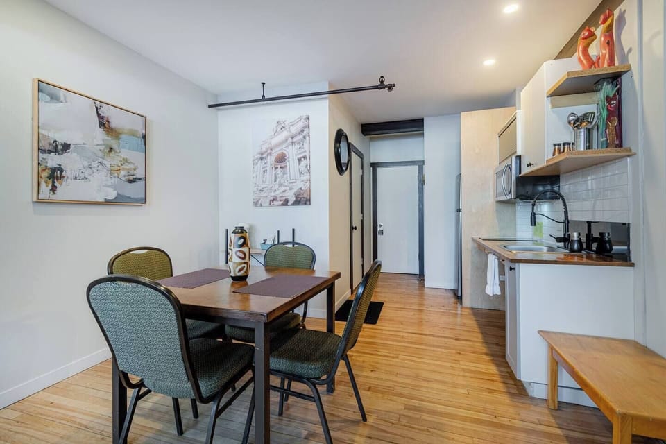 Dining table (1)