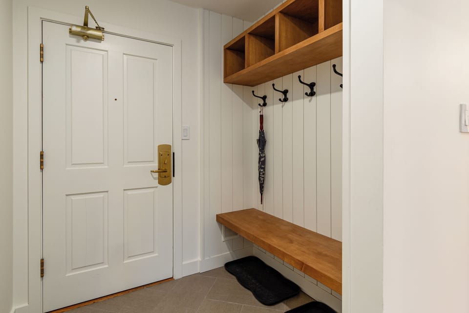 Mud Room / Entrance 
*No Ski Boots or Shoes beyond the tile*