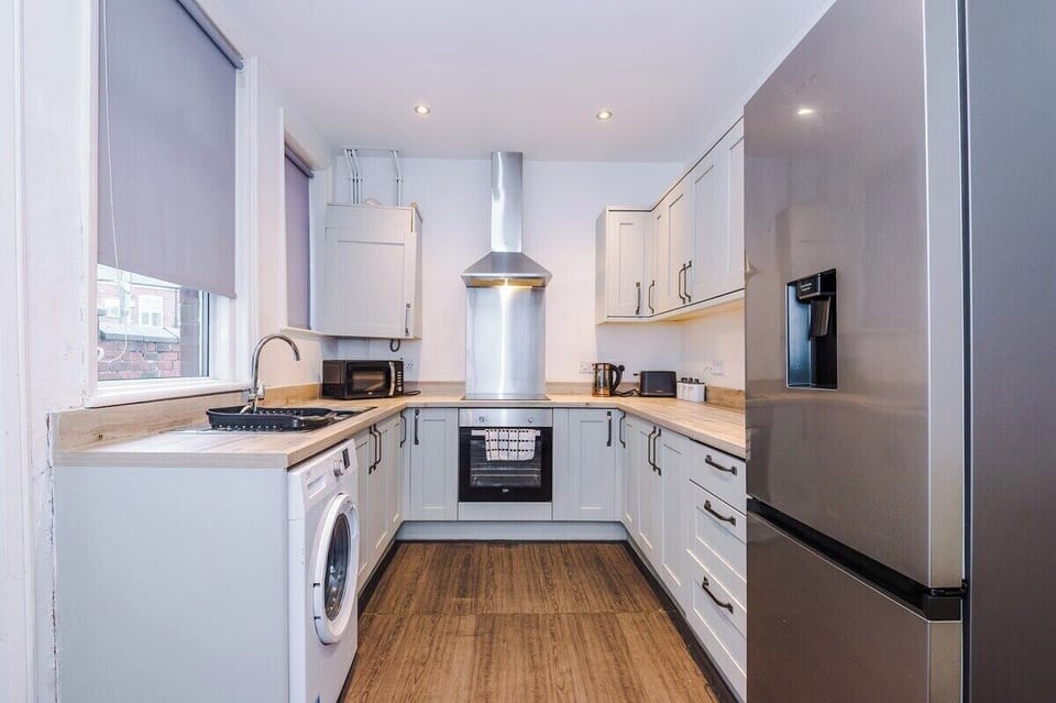 Fully equipped kitchen with everything you need to cook at home.