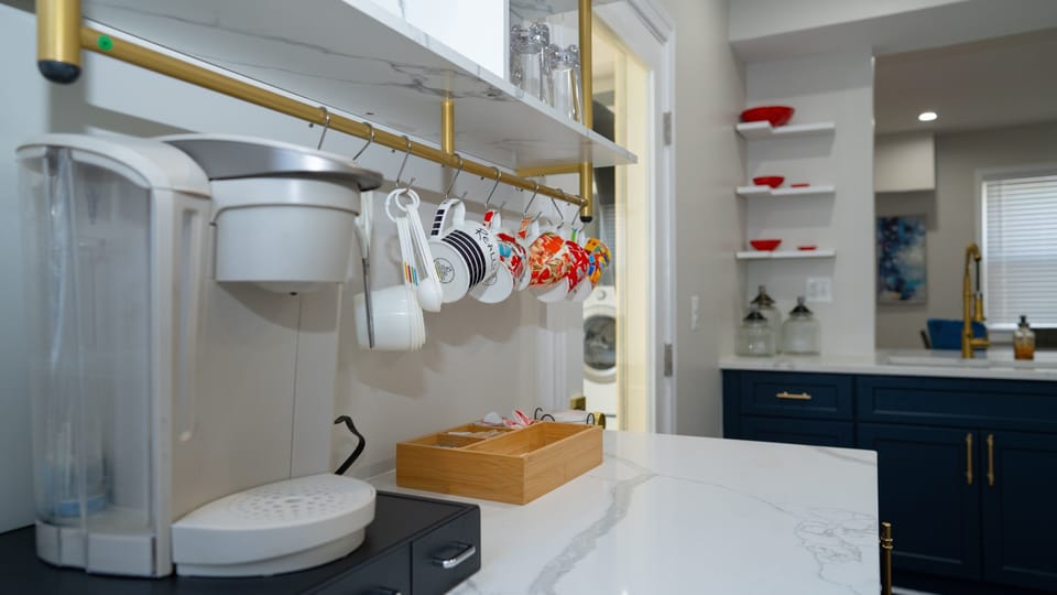 Beverage station, tea, coffee, creamer, water