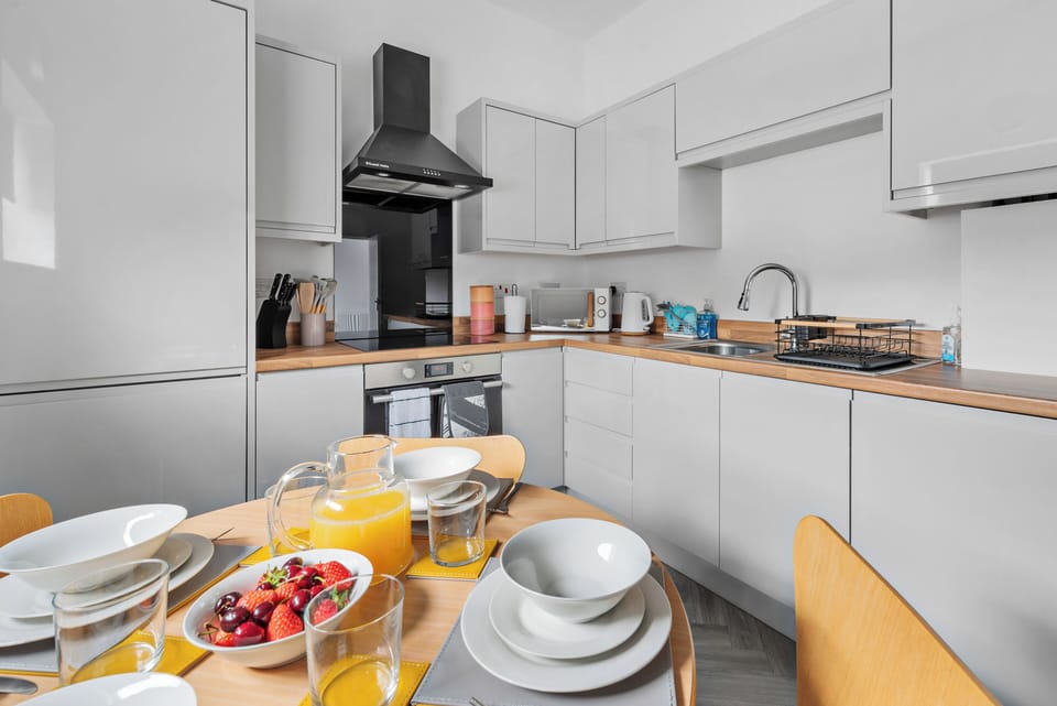 Kitchen and dining table