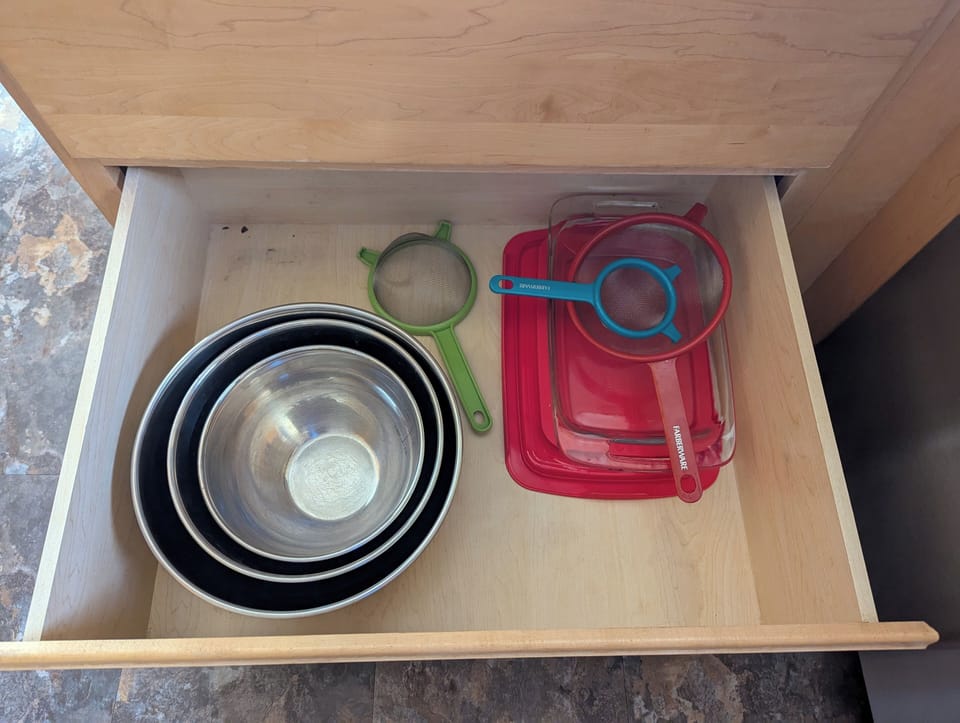 Fully equipped kitchen.