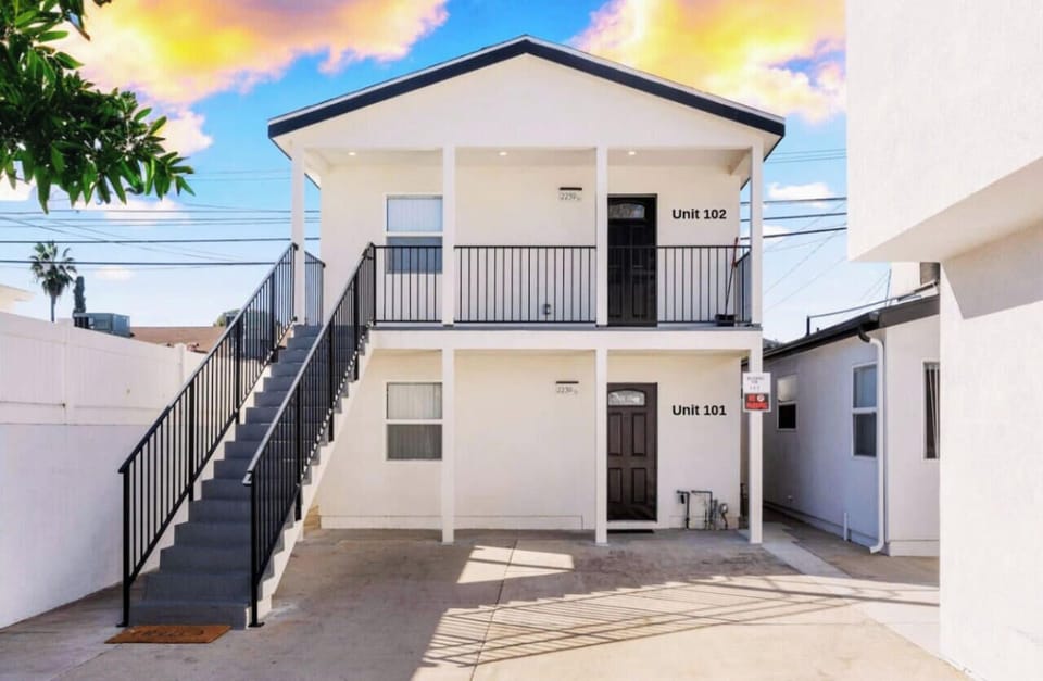 Unit 101 is easily accessible from the ground floor, making it a convenient choice for those who prefer fewer stairs. It has its own entrance and is perfect for a comfortable living setup