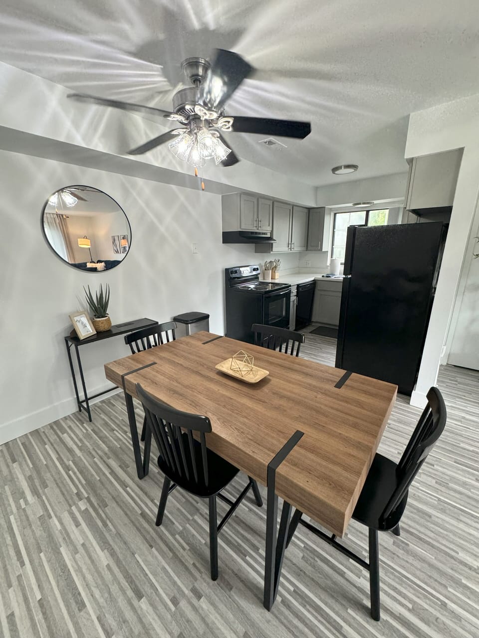 Dining Room w/ Console and Farmhouse Table & Chairs