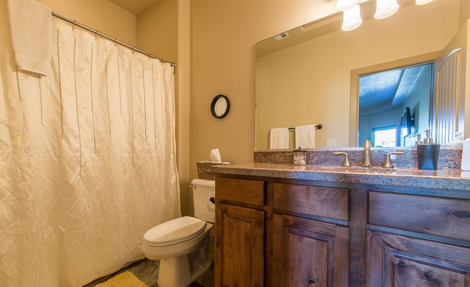 2nd Master bedroom's bathroom