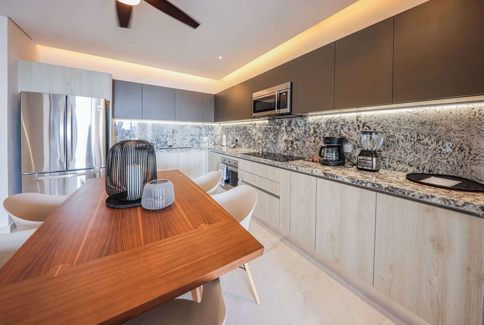 Cocina completa y comedor 