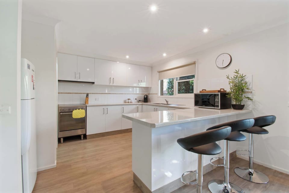 Kitchen + Coffee Machine + Breakfast Bar/Stools