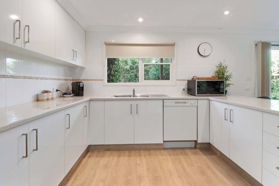 Kitchen + Coffee Machine + Breakfast Bar/Stools