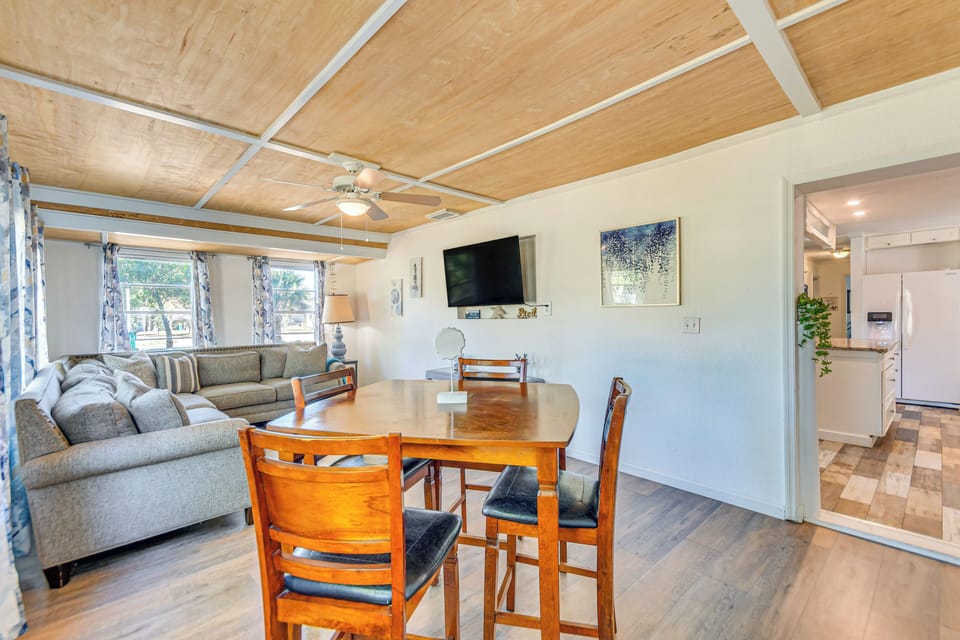 Dining Area | Dishware & Flatware Provided | Central A/C & Heat