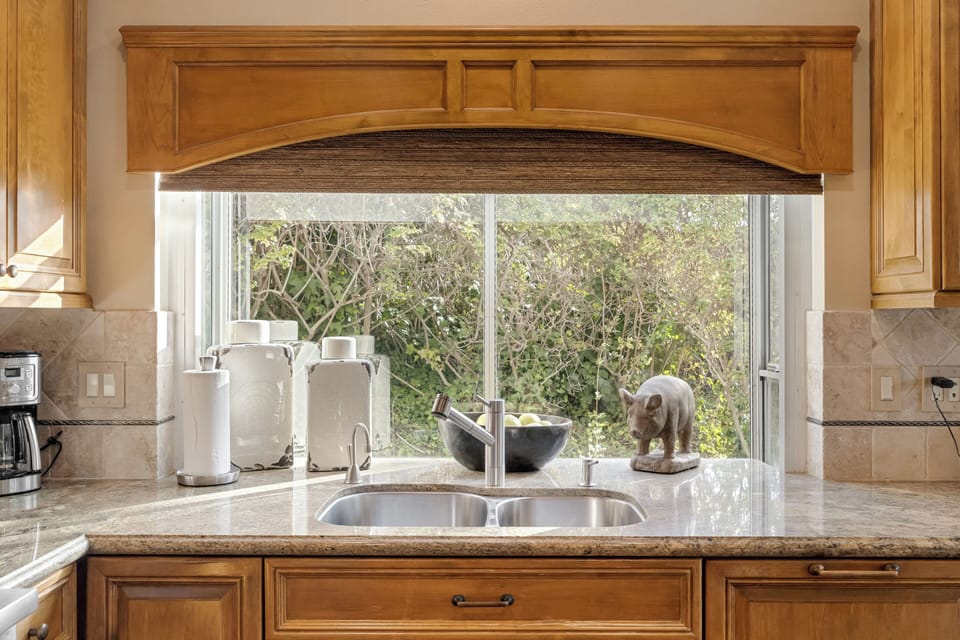 Fully equipped kitchen.