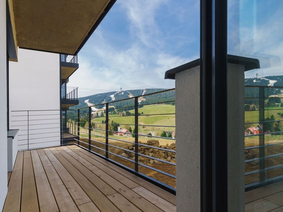 Wood, Handrail, Balcony, Fence, Hardwood, Porch, Baluster, Wood Stain, Glass, Wood Flooring