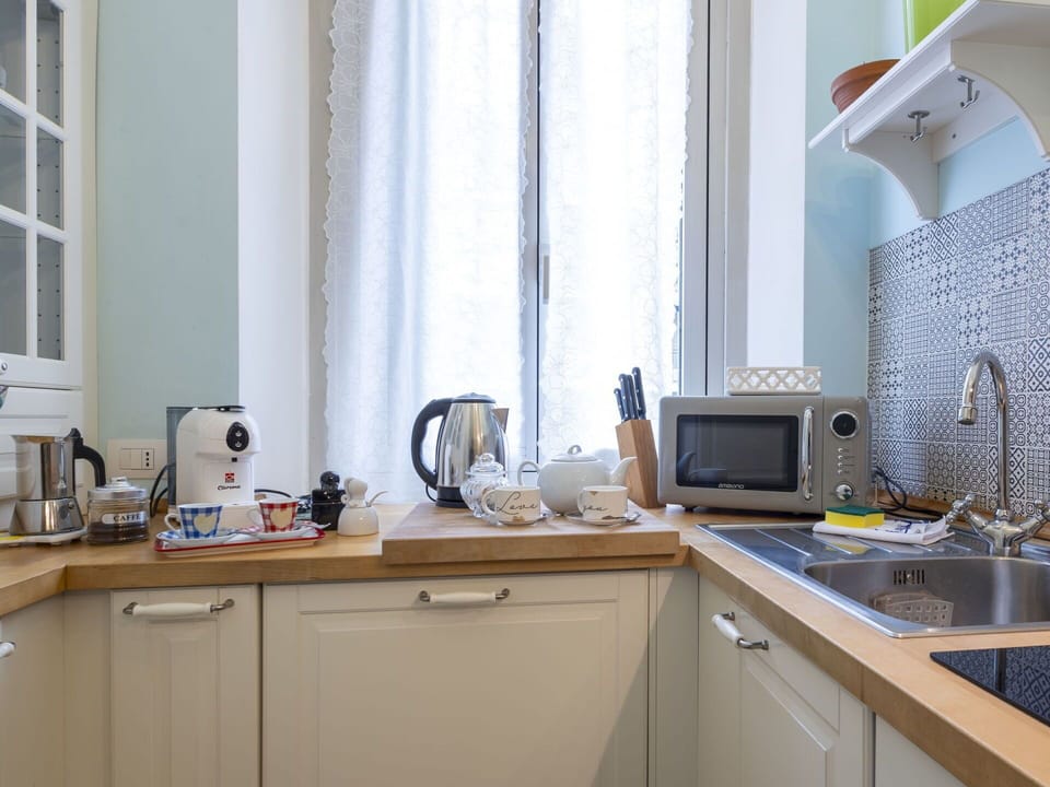 Kitchen Appliance, Kitchen, Major Appliance, Countertop, Interior Design, Home Appliance, Small Appliance, Cabinetry, Room, Furniture