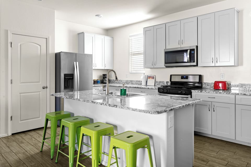 Kitchen Island (seats 4)