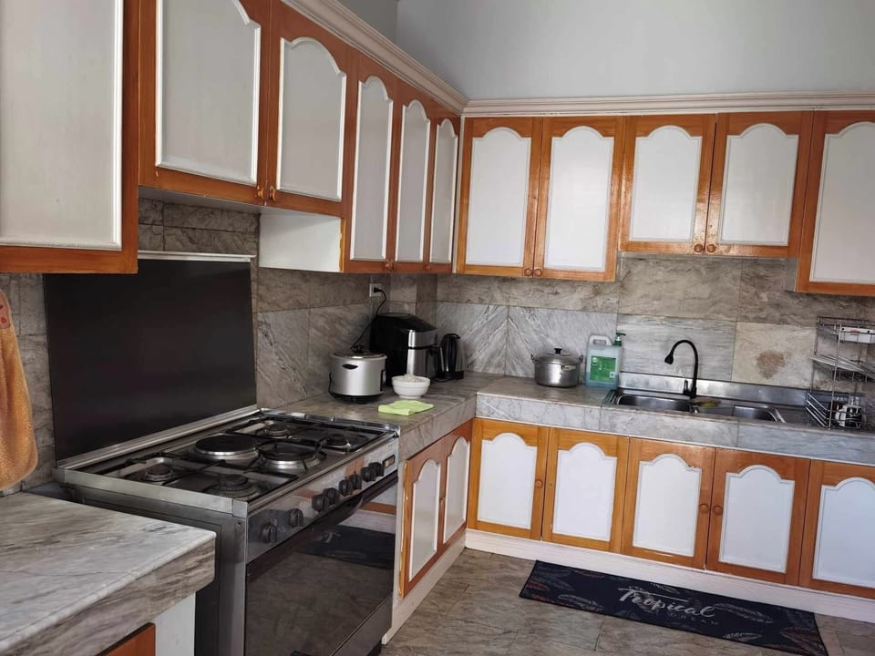 Fully Equippedlin Kitchen