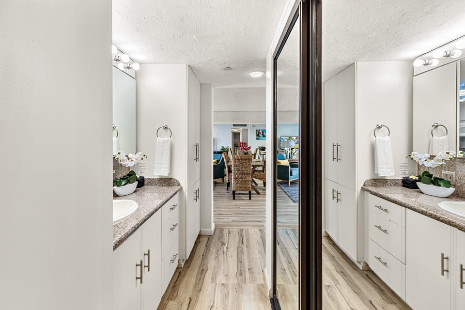 Mirrored sliding closet doors