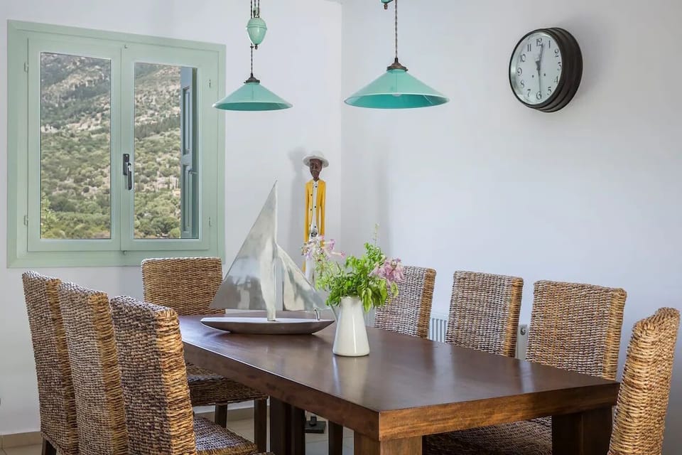 with adjacent dining area and smart TV.
