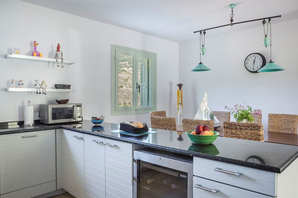 The large superbly equipped kitchen, 