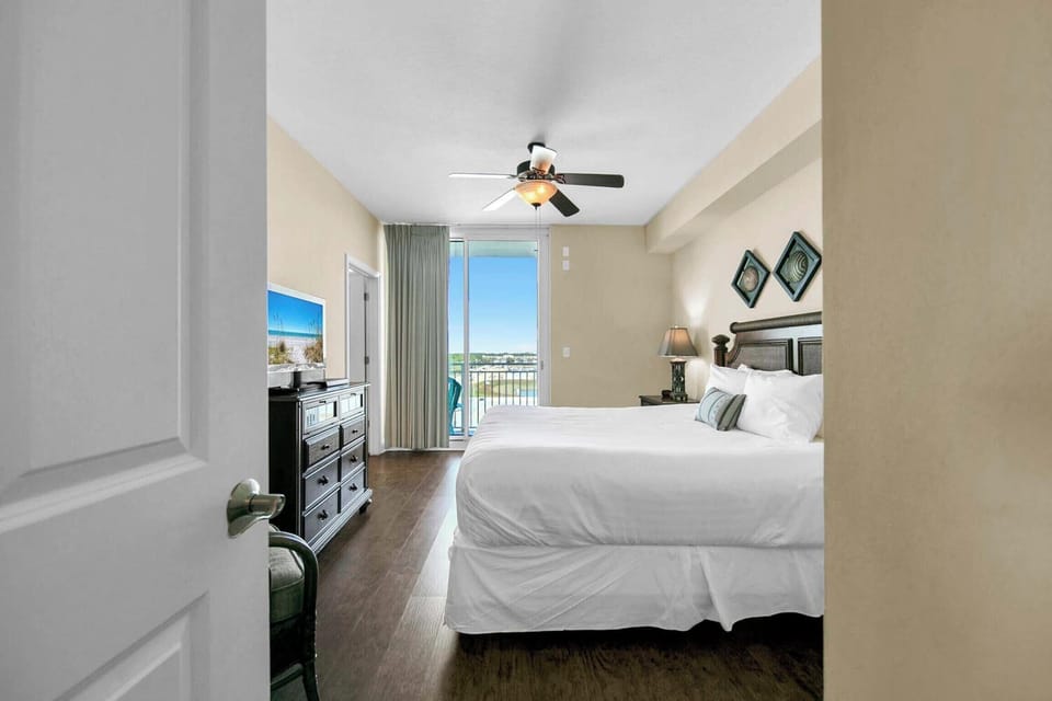 Guest bedroom with street facing balcony access