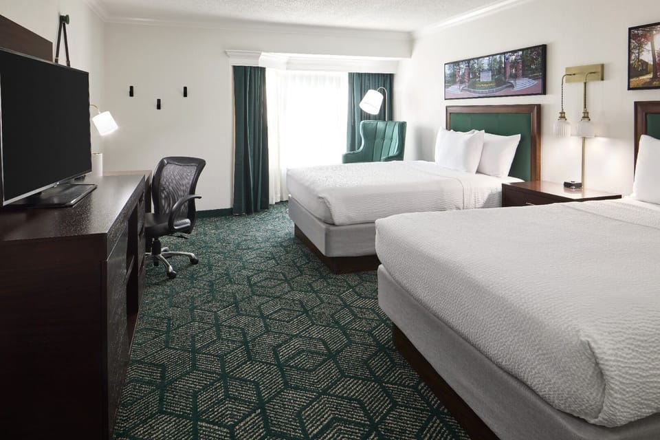 Unit with 2 Queen Beds
