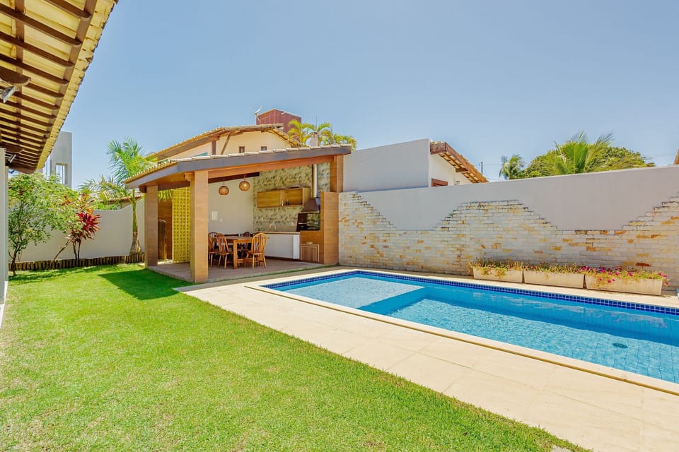 Seating area,Swimming pool