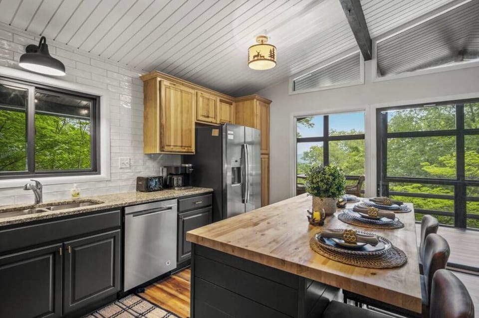 Full kitchen with all the cooking essentials you need to cook a gourmet meal.