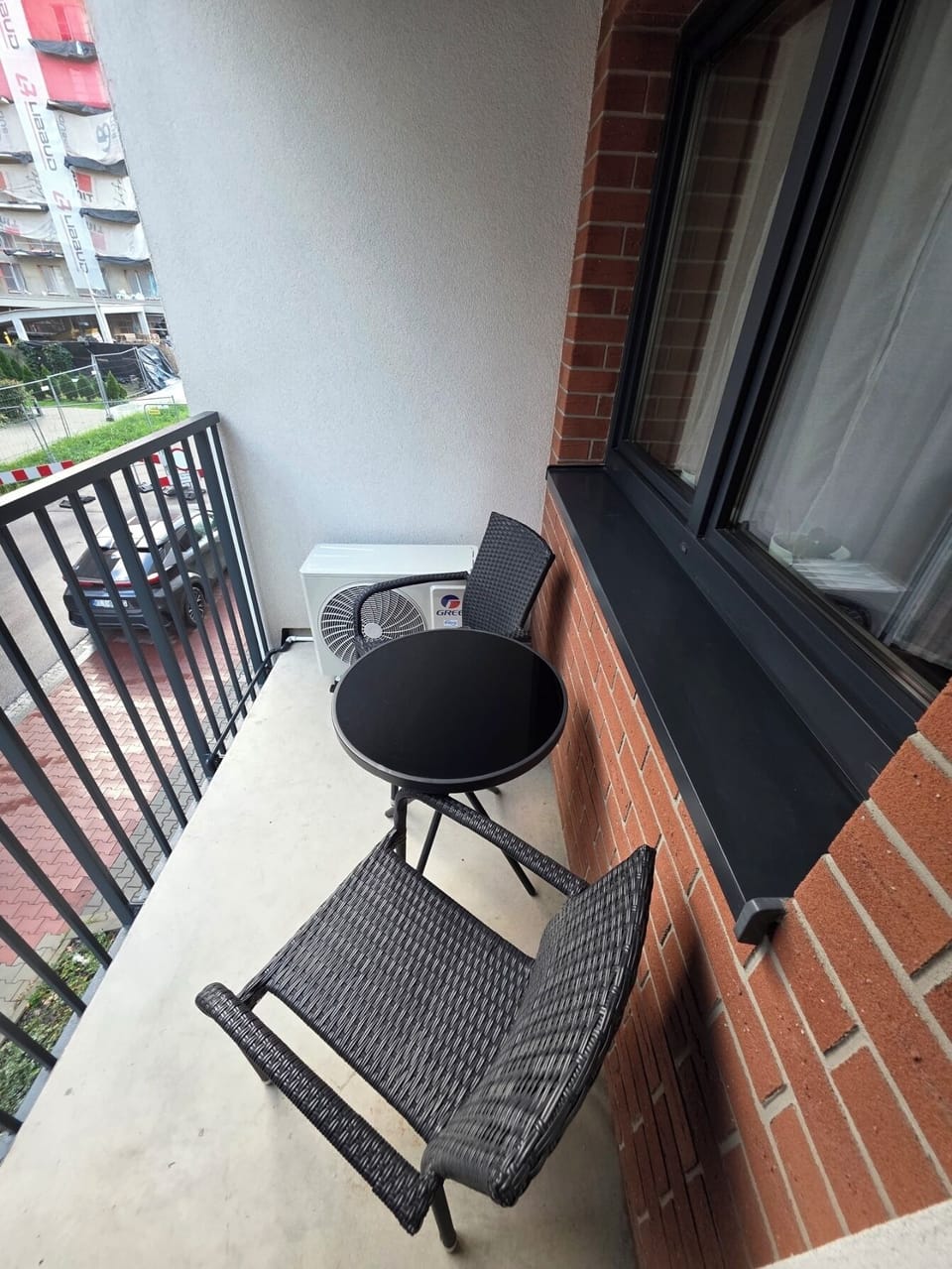 Balcony. Outdoor table & chairs.
