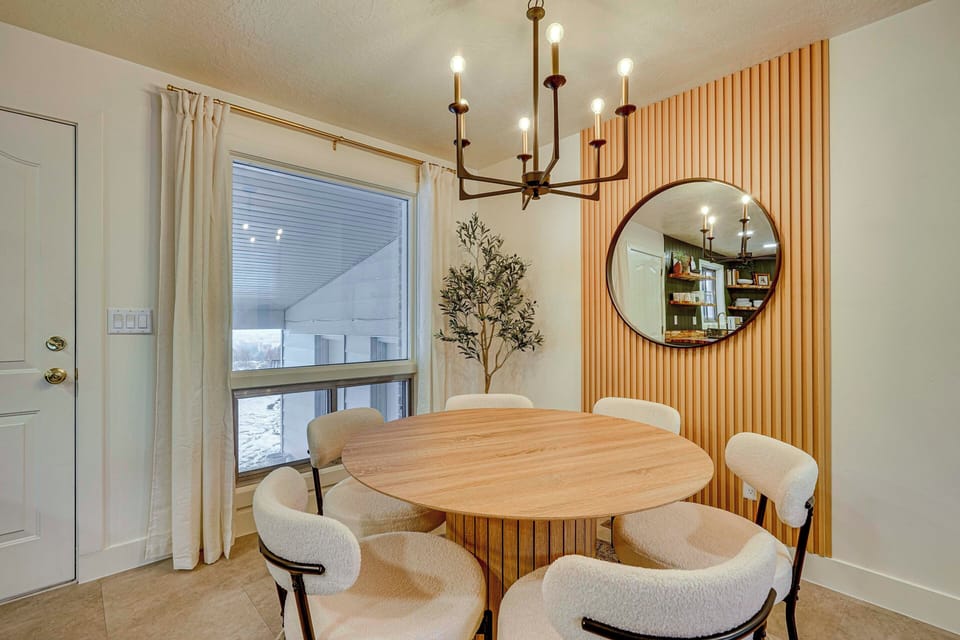 Dining Area | Dining Table | Dishware/Flatware