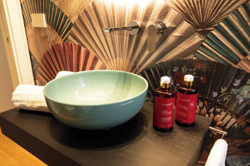 Bathroom amenities