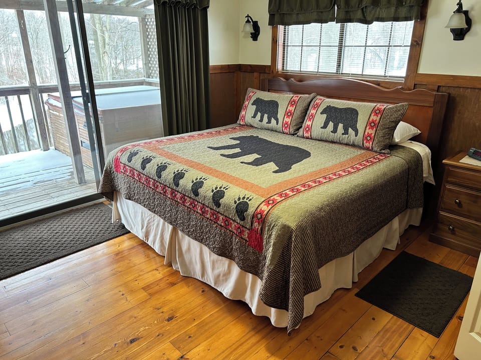 Master Bedroom
King Bed, hot tub on balcony
