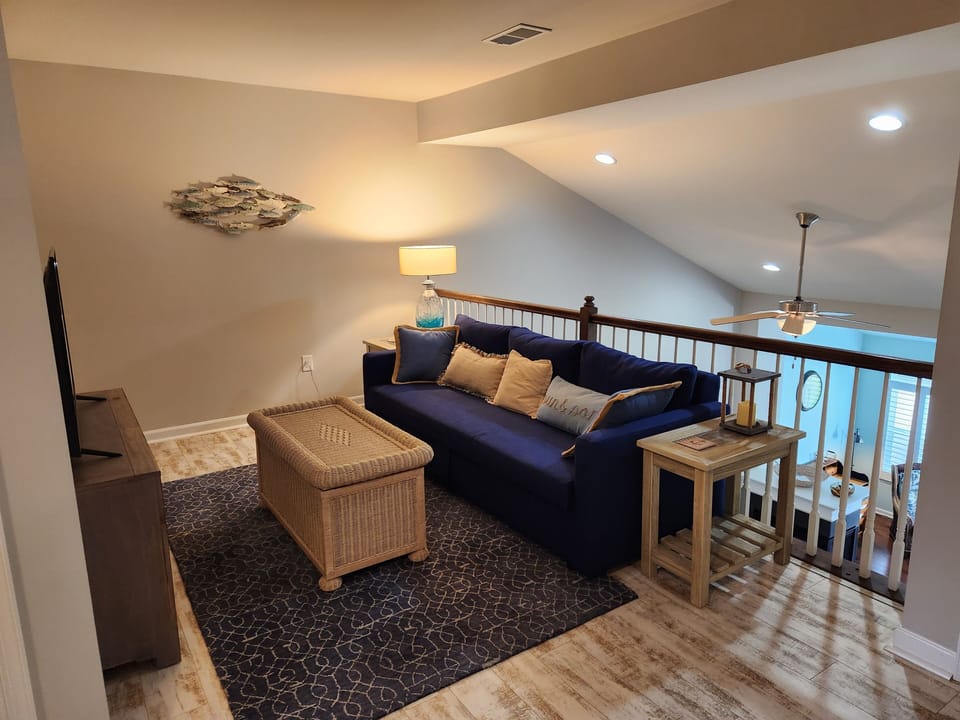 Loft with pull out queen bed