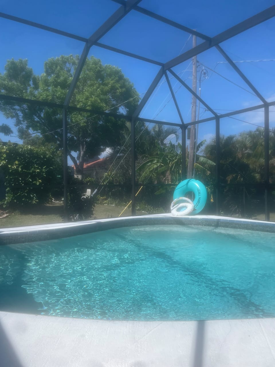 Pool enclosed lani 