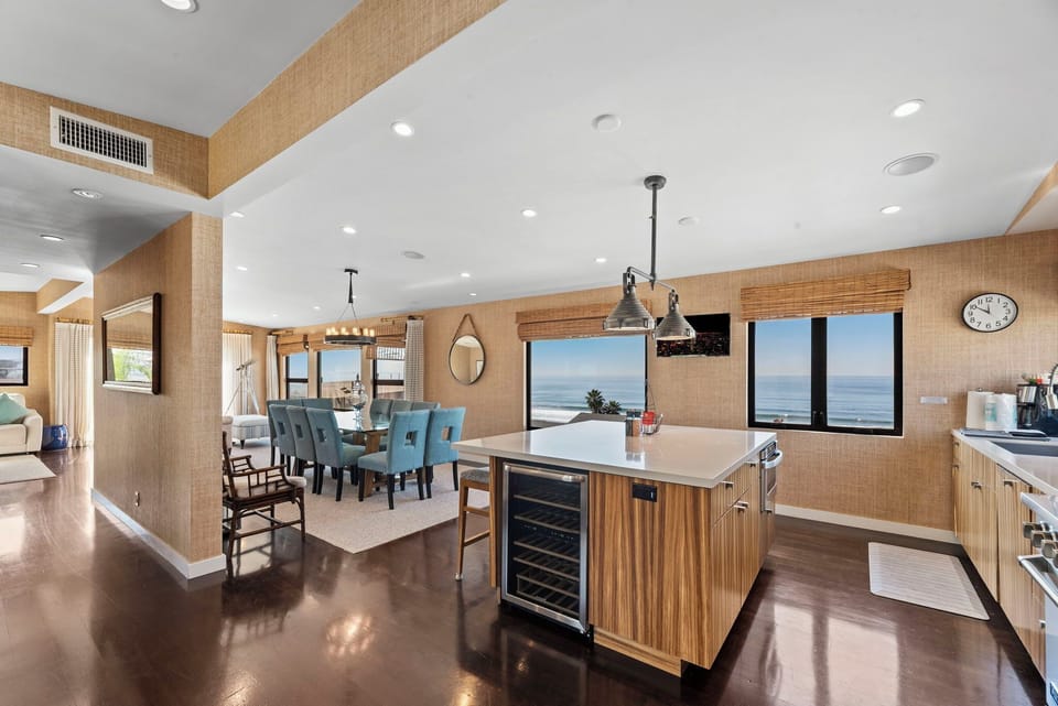 Open floorplan provides relaxing atmosphere for everyone 