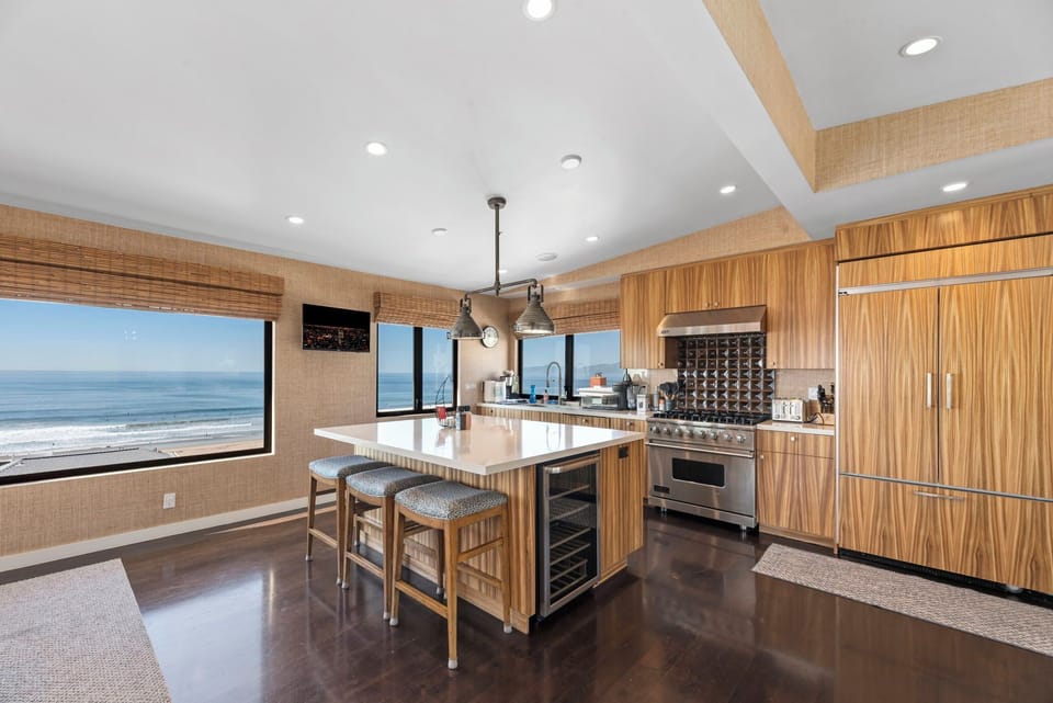 Island Seats 3 and Dining Rm 10
Large Side by Side Fridge Elevator Access 